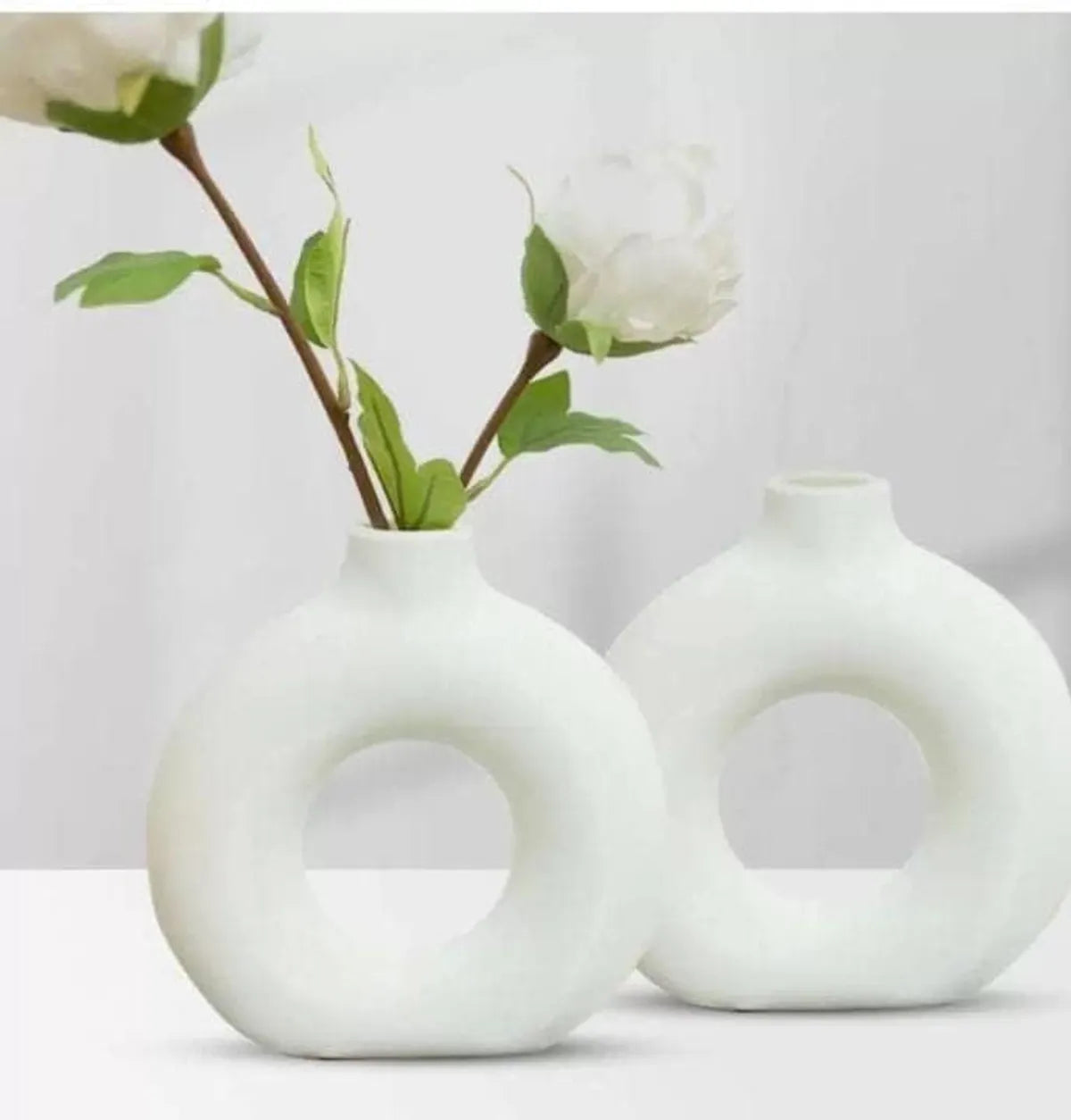 White Ceramic Circle Pampas Donut Vase